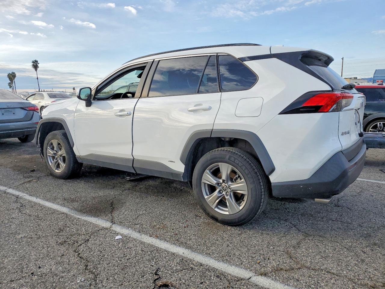 2022 TOYOTA RAV4 XLE photo 2