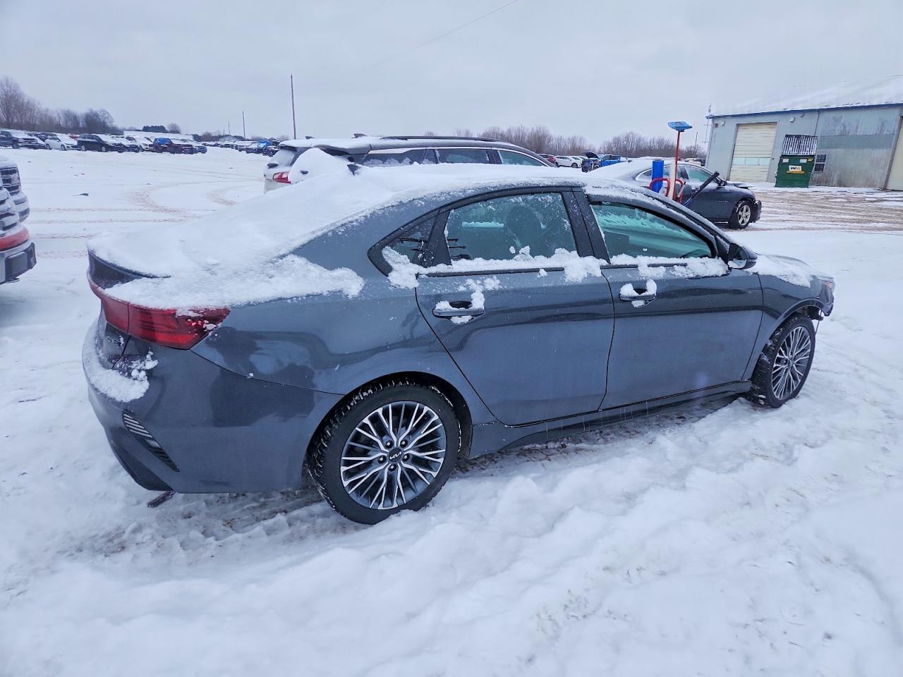 2024 KIA FORTE GT LINE photo 3