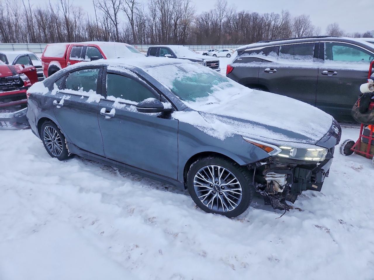2024 KIA FORTE GT LINE photo 4
