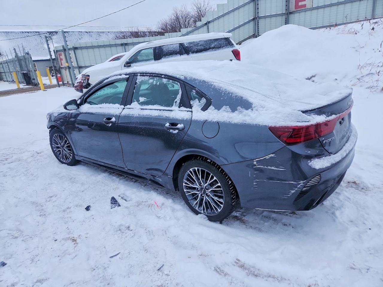 2024 KIA FORTE GT LINE photo 2