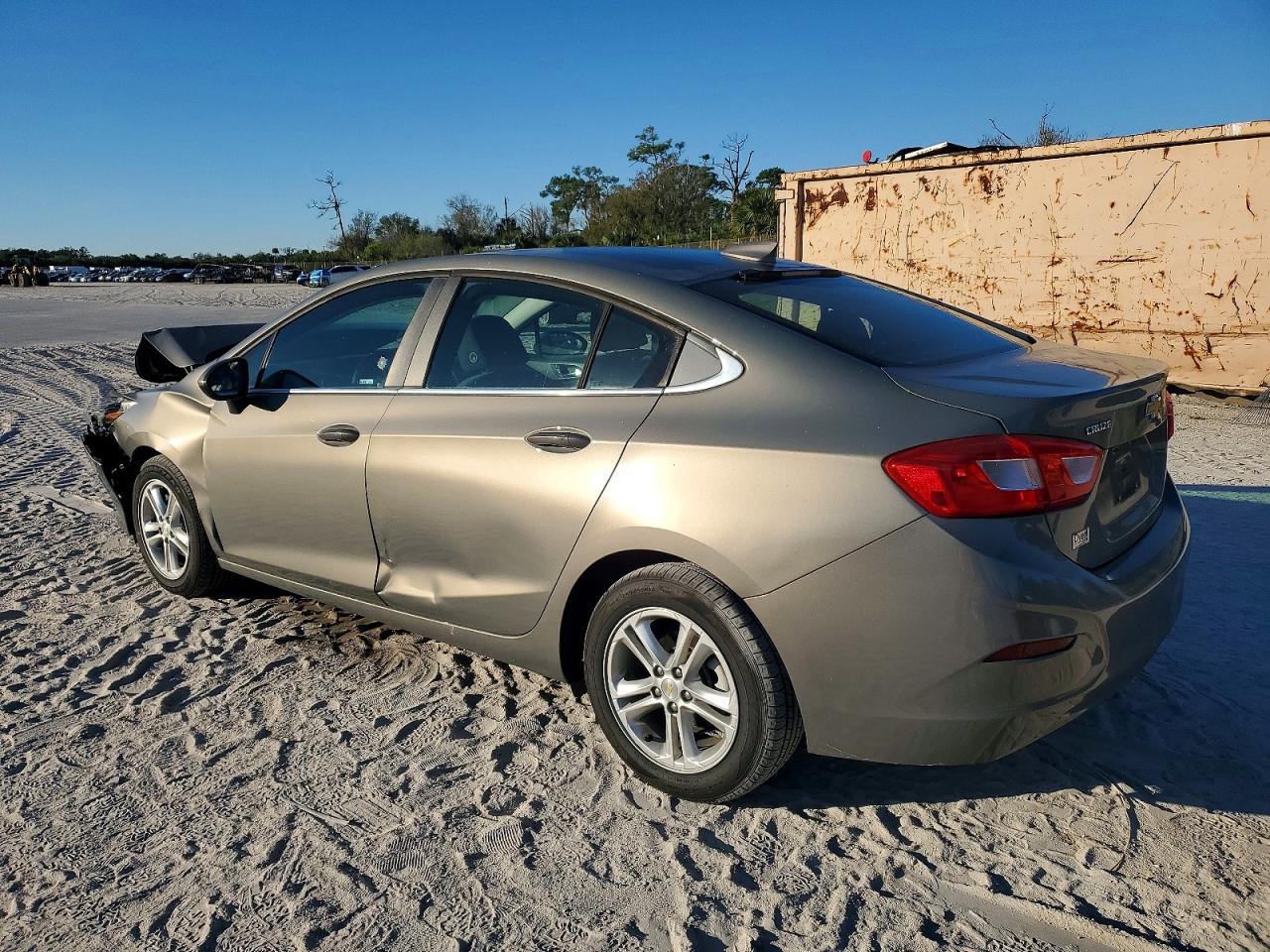 2017 CHEVROLET CRUZE LT photo 2