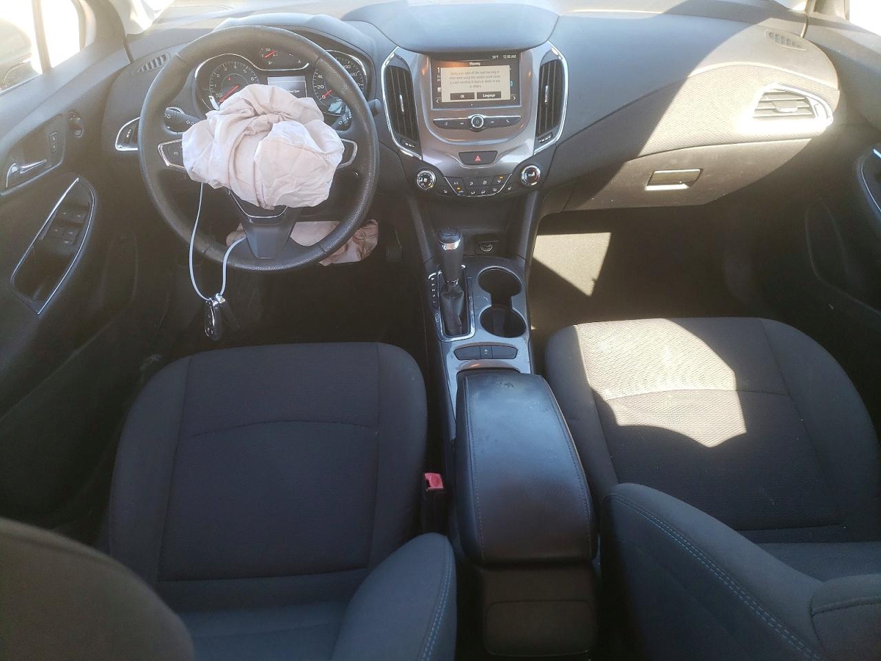 2017 CHEVROLET CRUZE LT photo 8