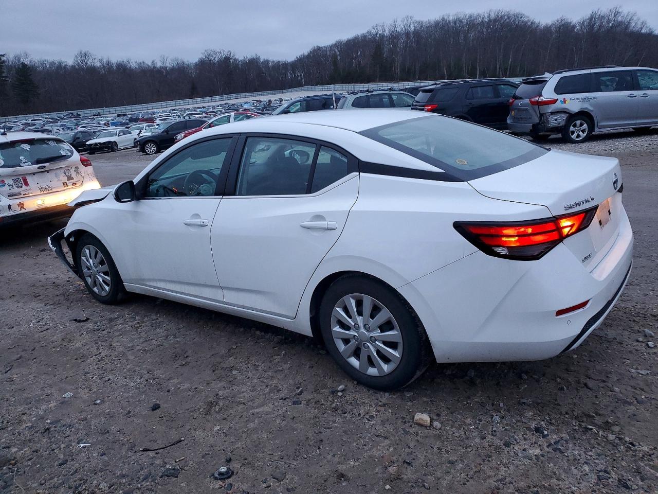 2022 NISSAN SENTRA S photo 3
