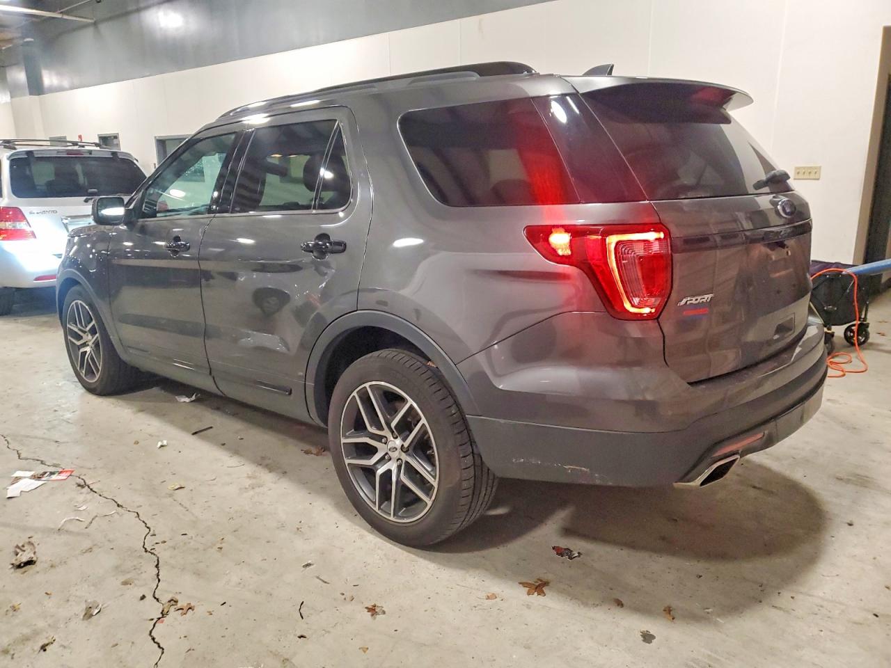 2017 FORD EXPLORER SPORT photo 2