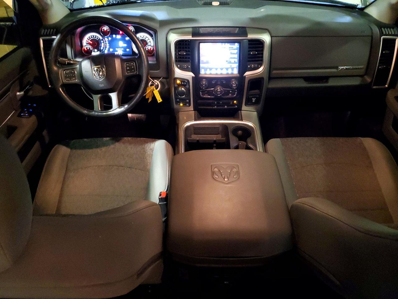 2016 RAM 1500 SLT photo 8