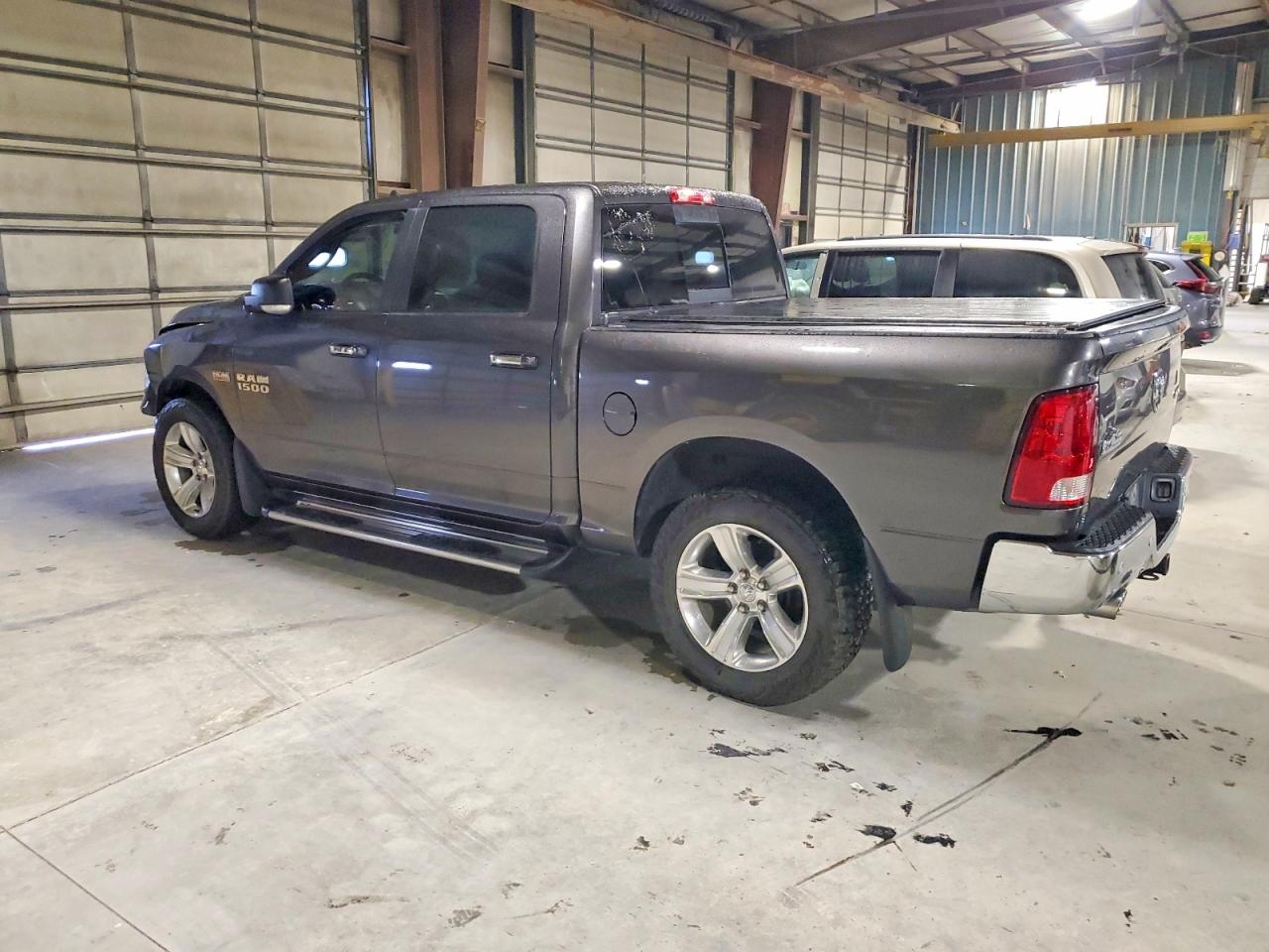 2016 RAM 1500 SLT photo 2