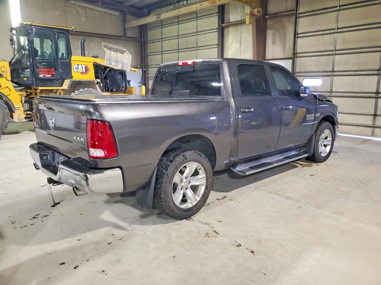 2016 RAM 1500 SLT photo 3