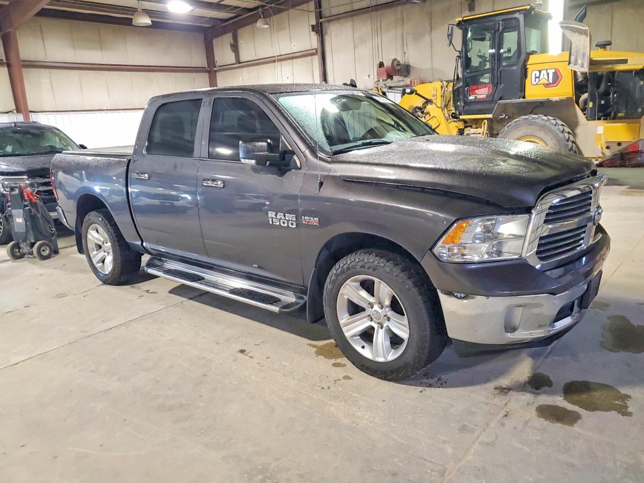 2016 RAM 1500 SLT photo 4