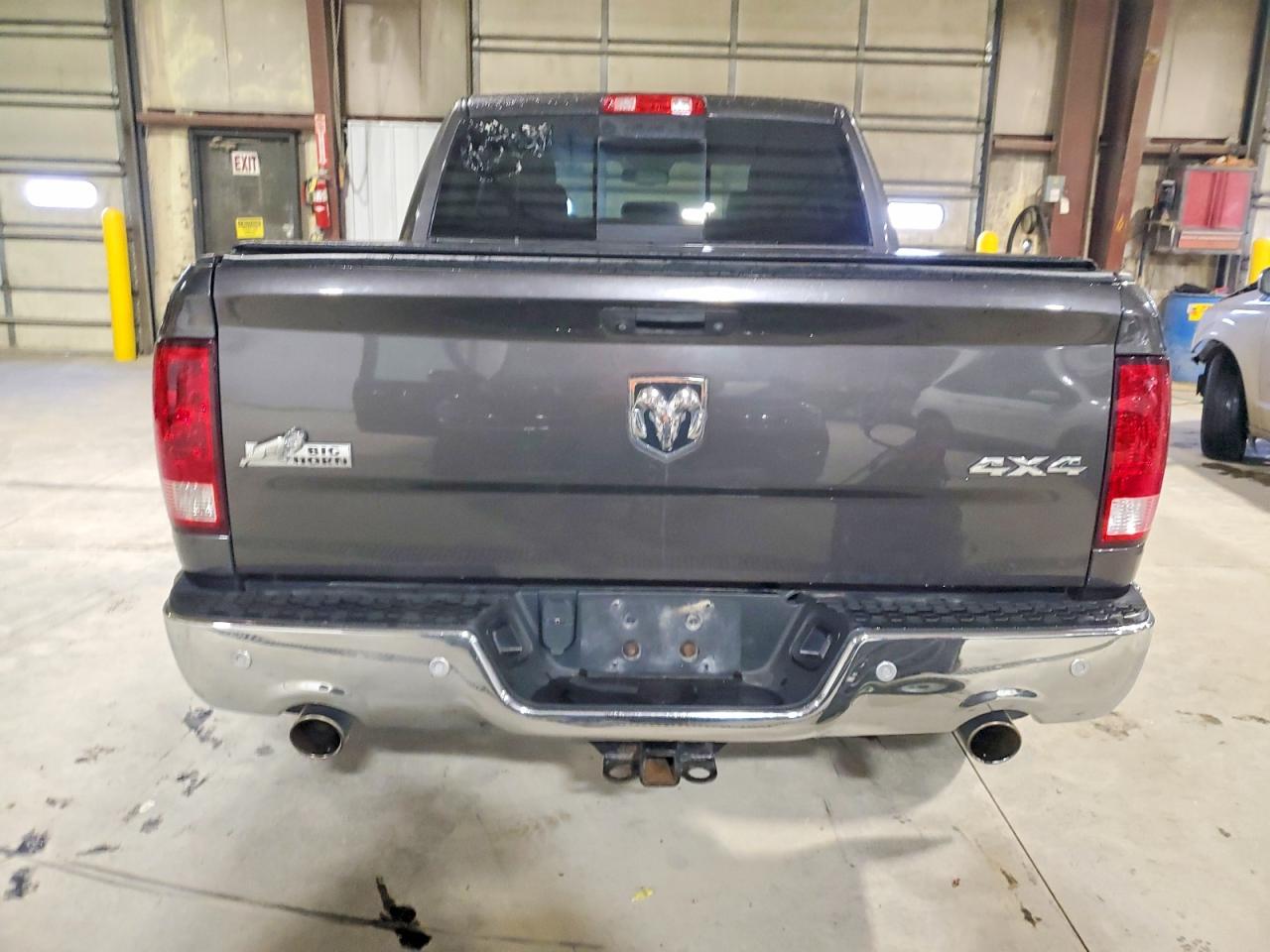 2016 RAM 1500 SLT photo 6