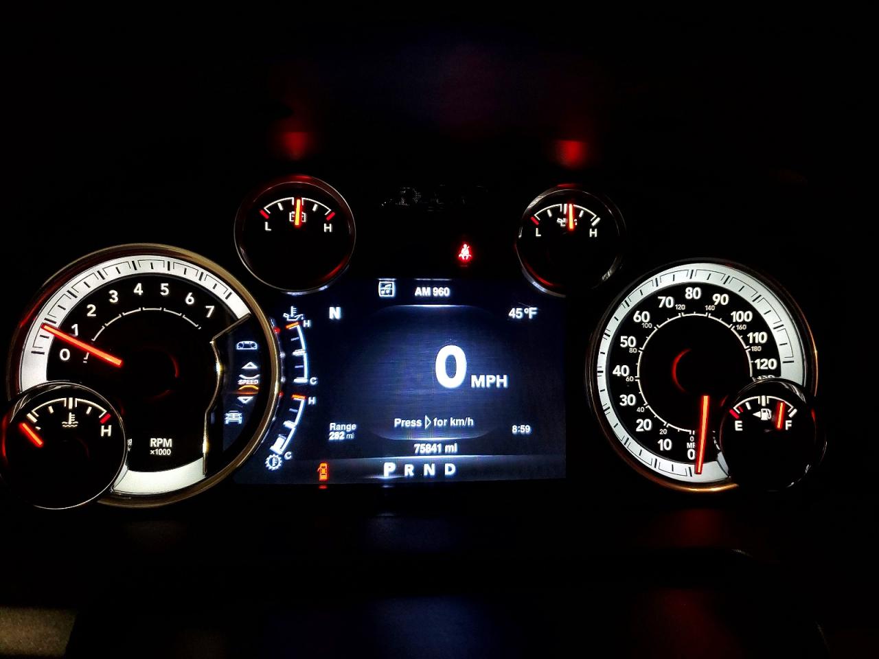 2016 RAM 1500 SLT photo 9