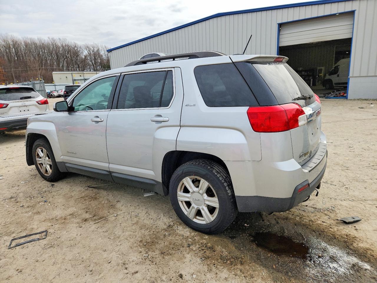2015 GMC TERRAIN SLE photo 2