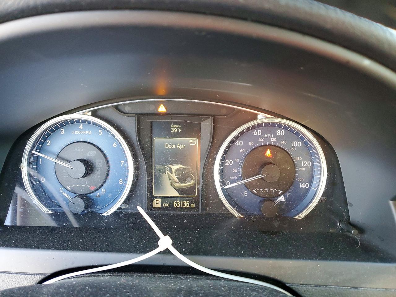 2016 TOYOTA CAMRY LE photo 9