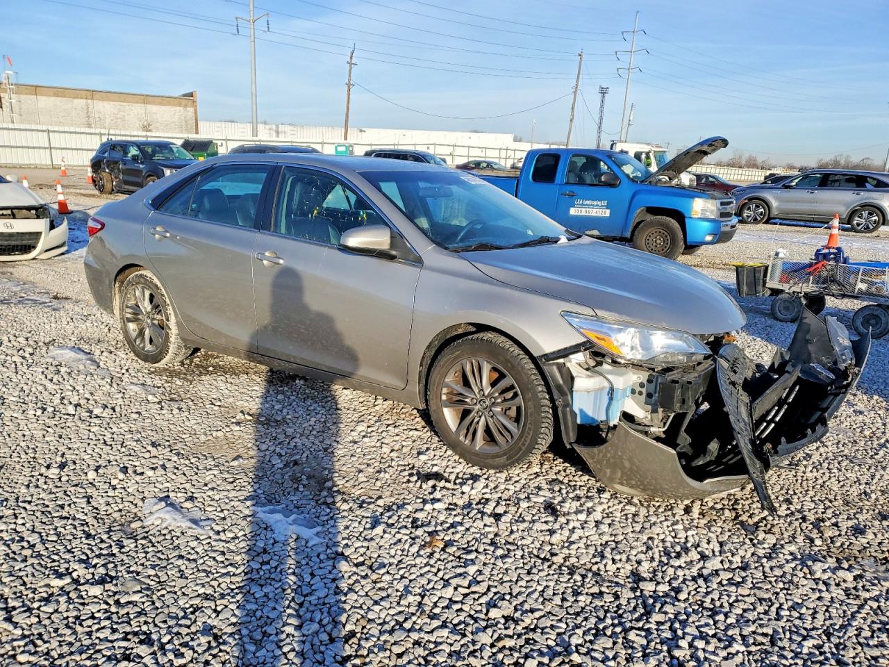 2016 TOYOTA CAMRY LE photo 4