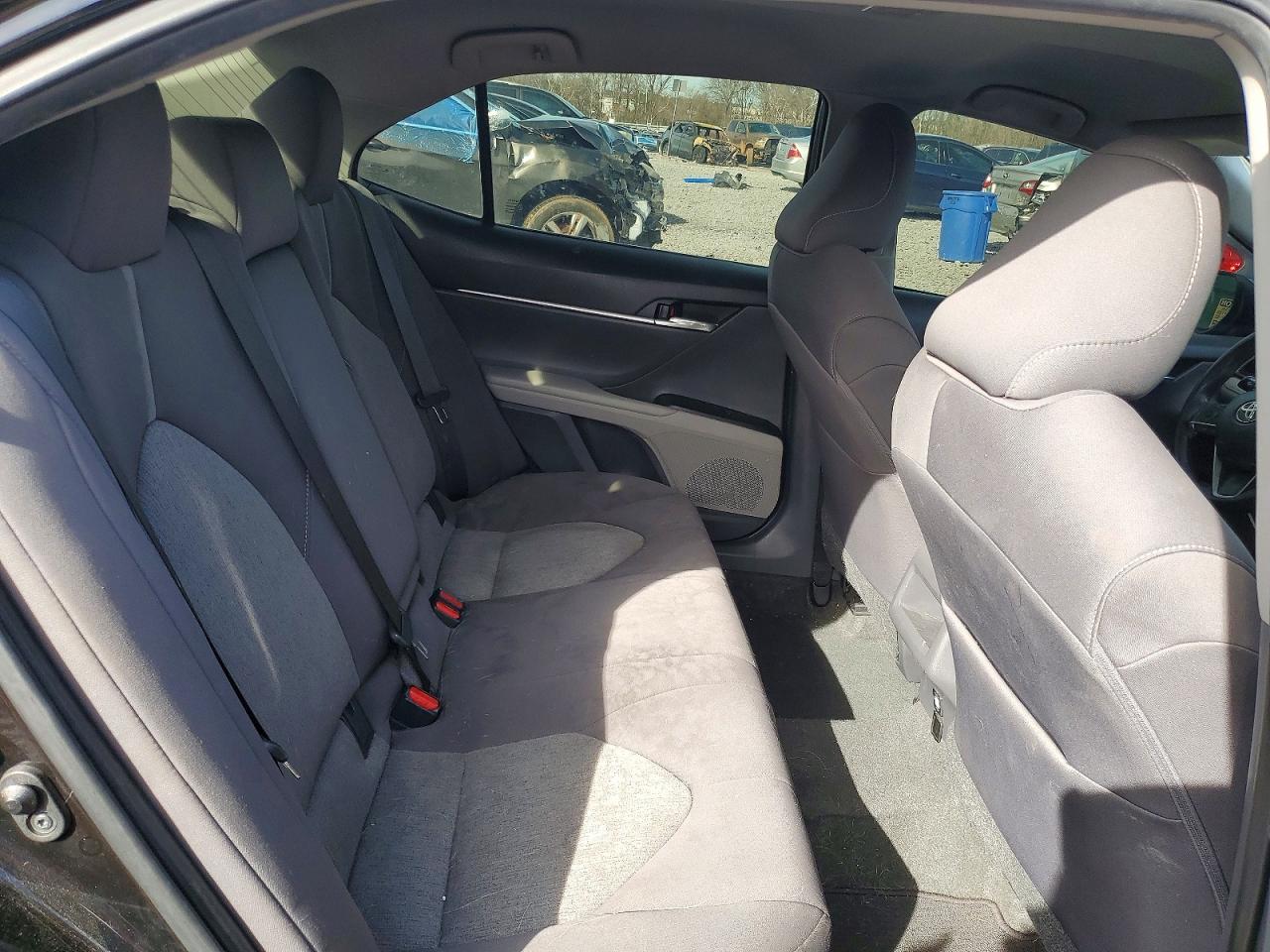 2021 TOYOTA CAMRY LE photo 28