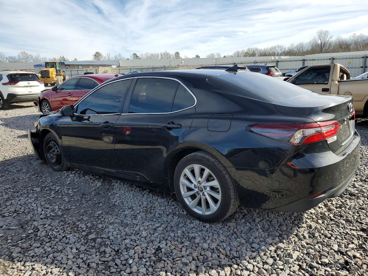 2021 TOYOTA CAMRY LE photo 4