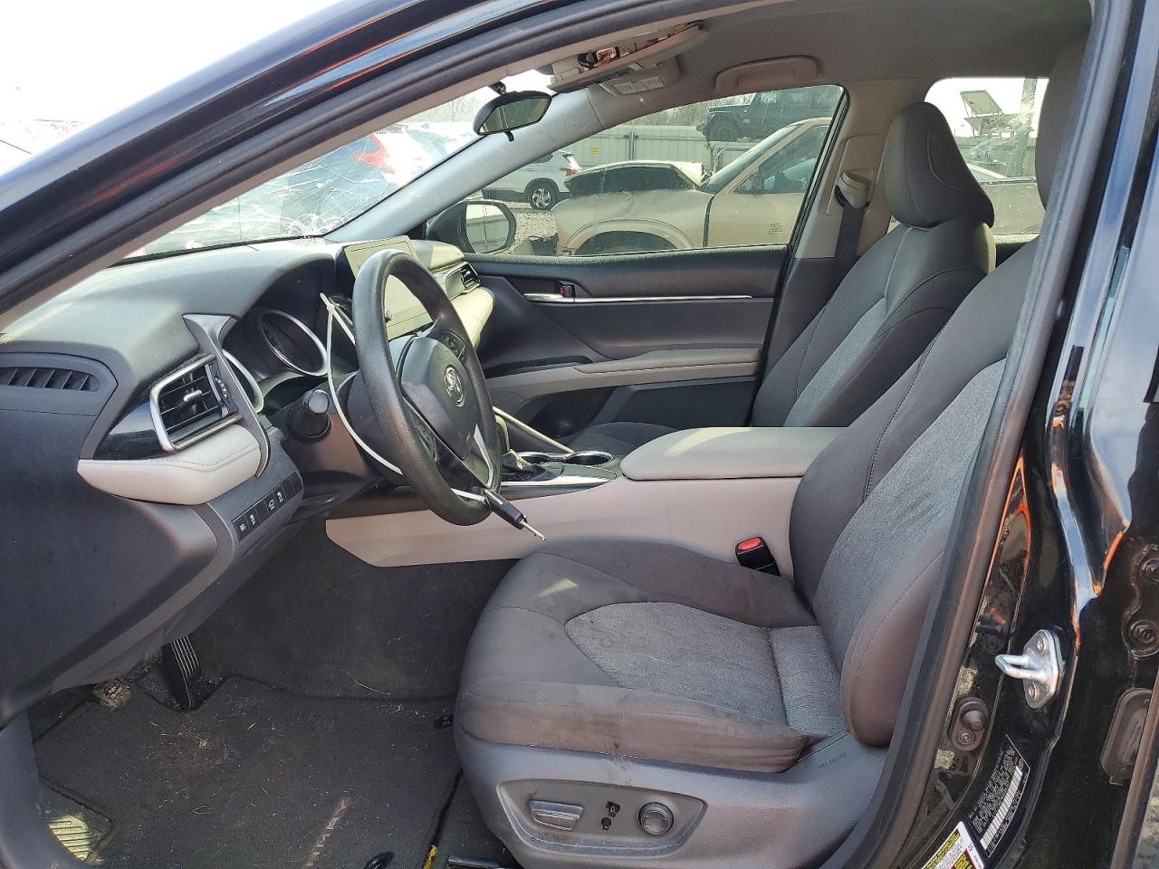 2021 TOYOTA CAMRY LE photo 19