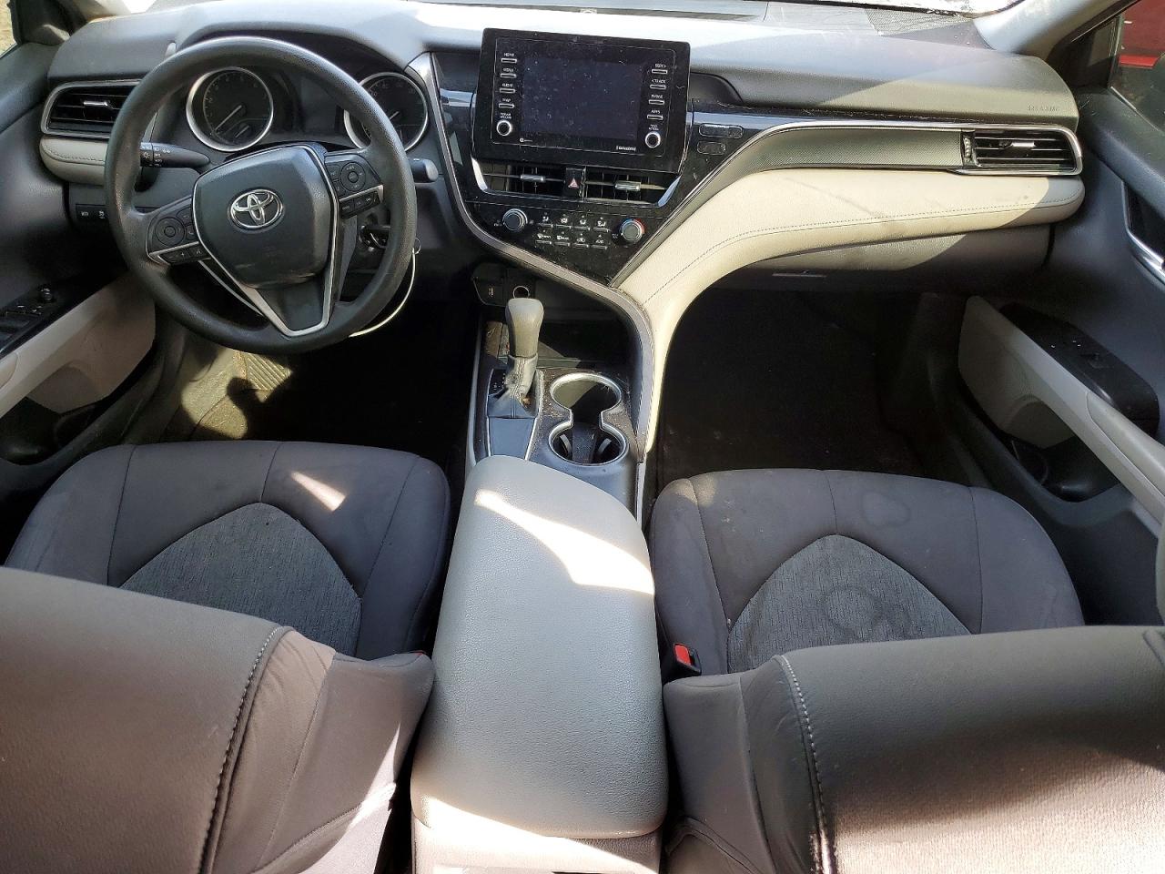 2021 TOYOTA CAMRY LE photo 22