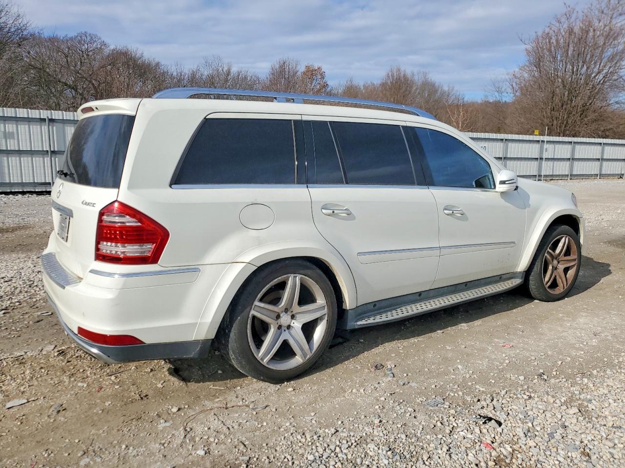 2011 MERCEDES-BENZ GL 550 4MATIC photo 3
