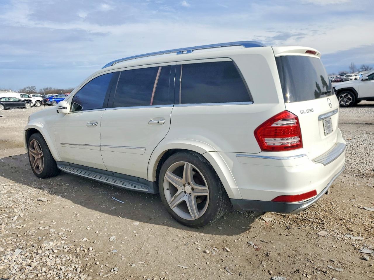 2011 MERCEDES-BENZ GL 550 4MATIC photo 2