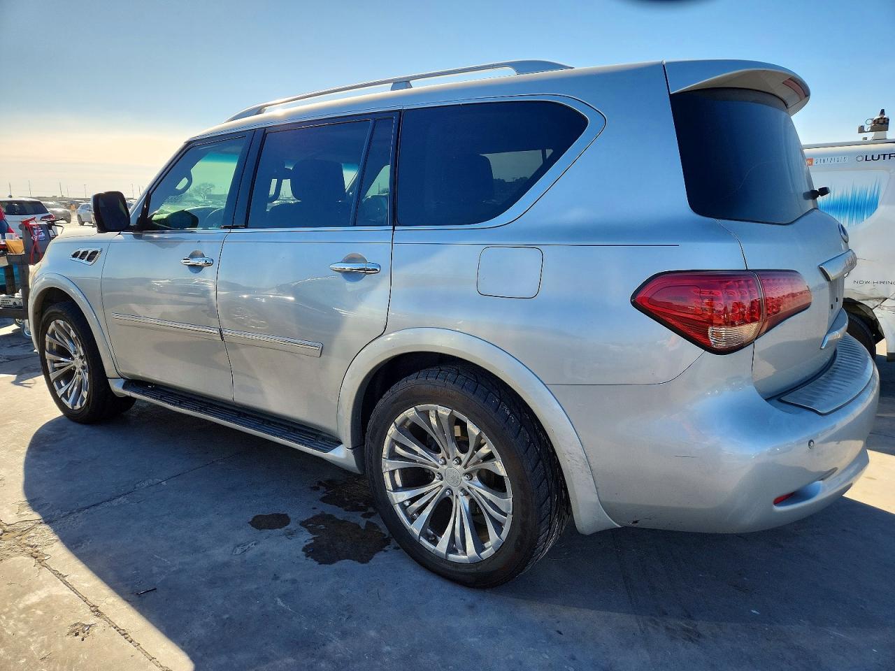 2012 INFINITI QX56 photo 2