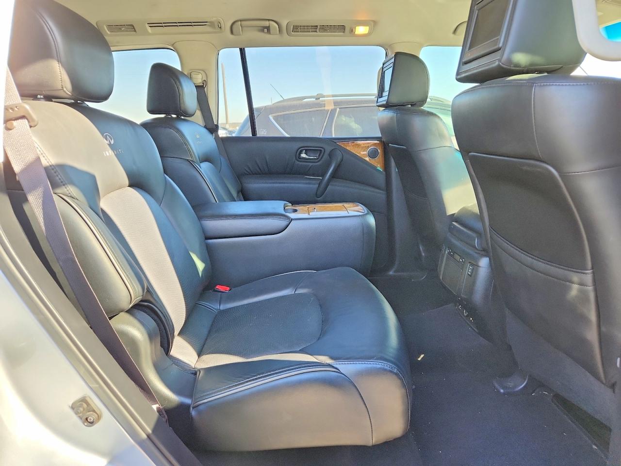 2012 INFINITI QX56 photo 11