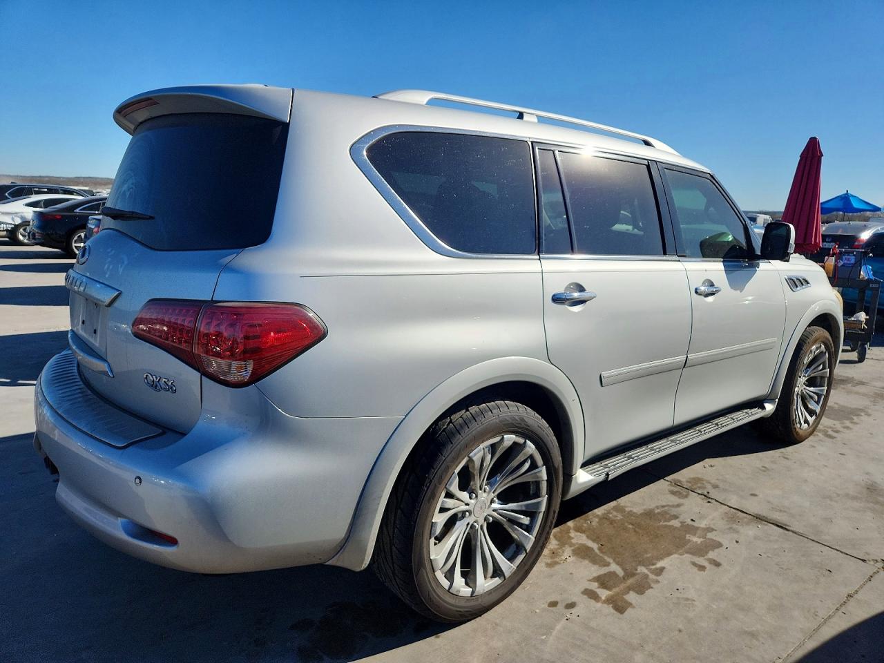 2012 INFINITI QX56 photo 3