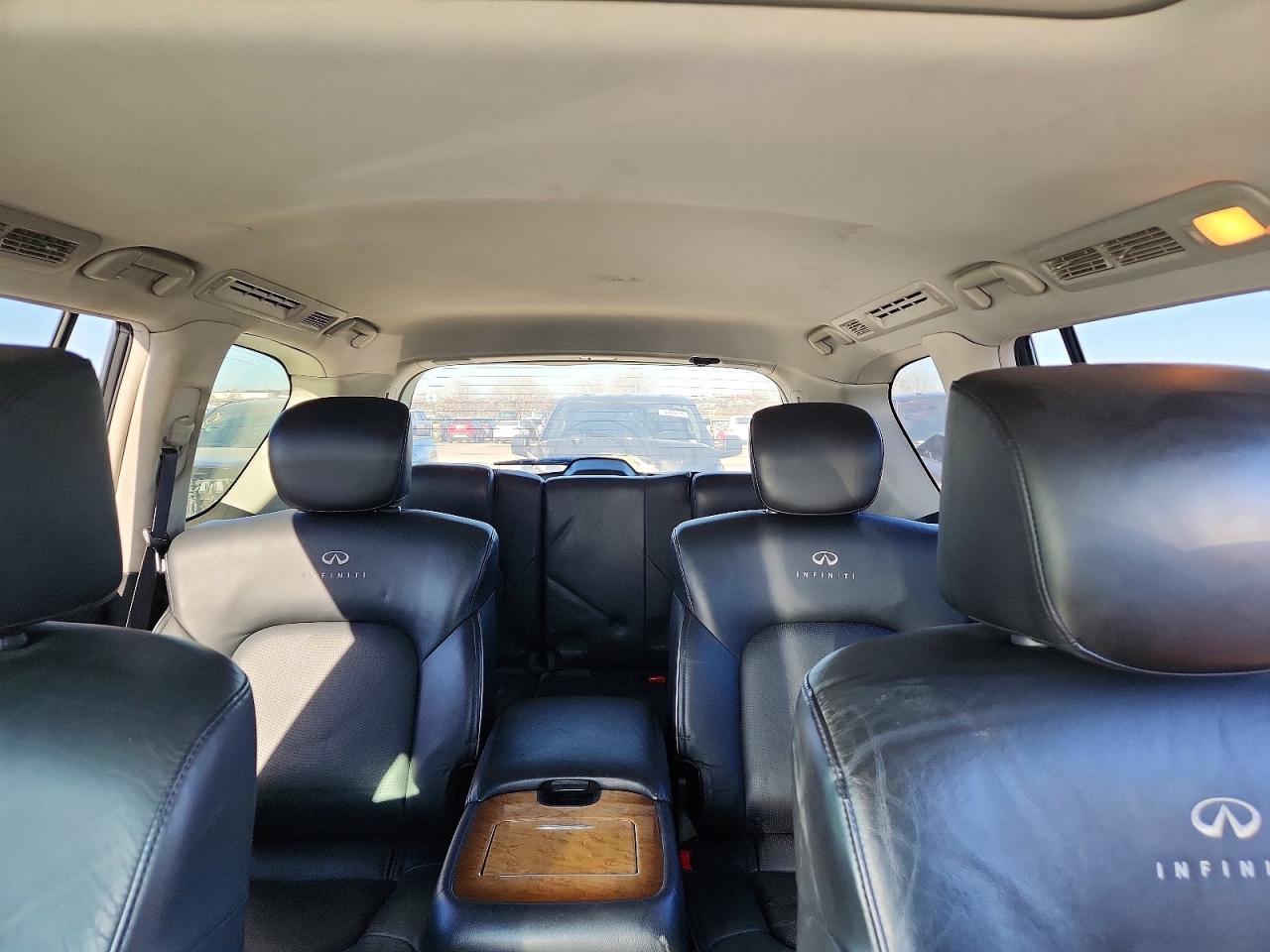 2012 INFINITI QX56 photo 10