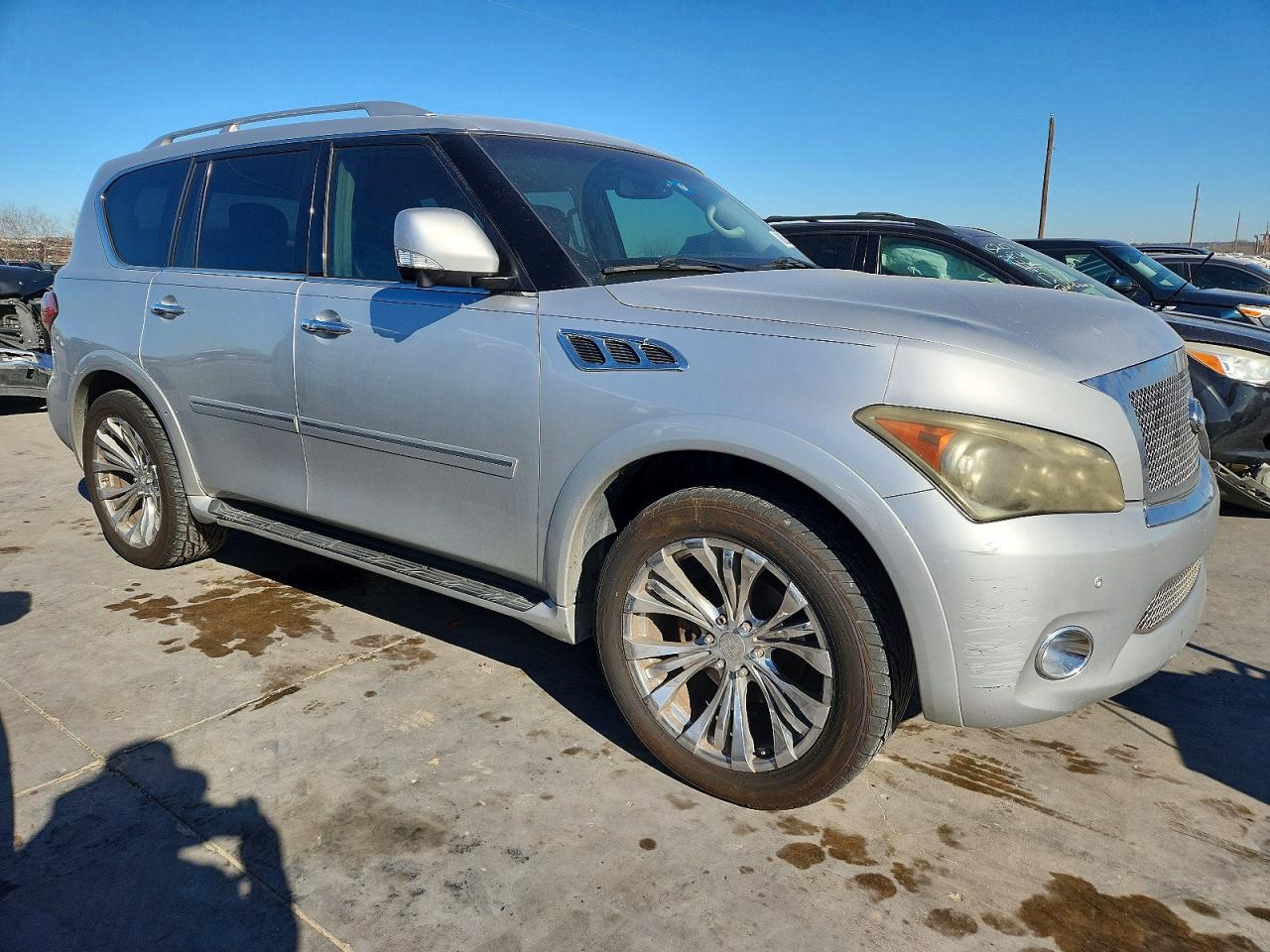 2012 INFINITI QX56 photo 4