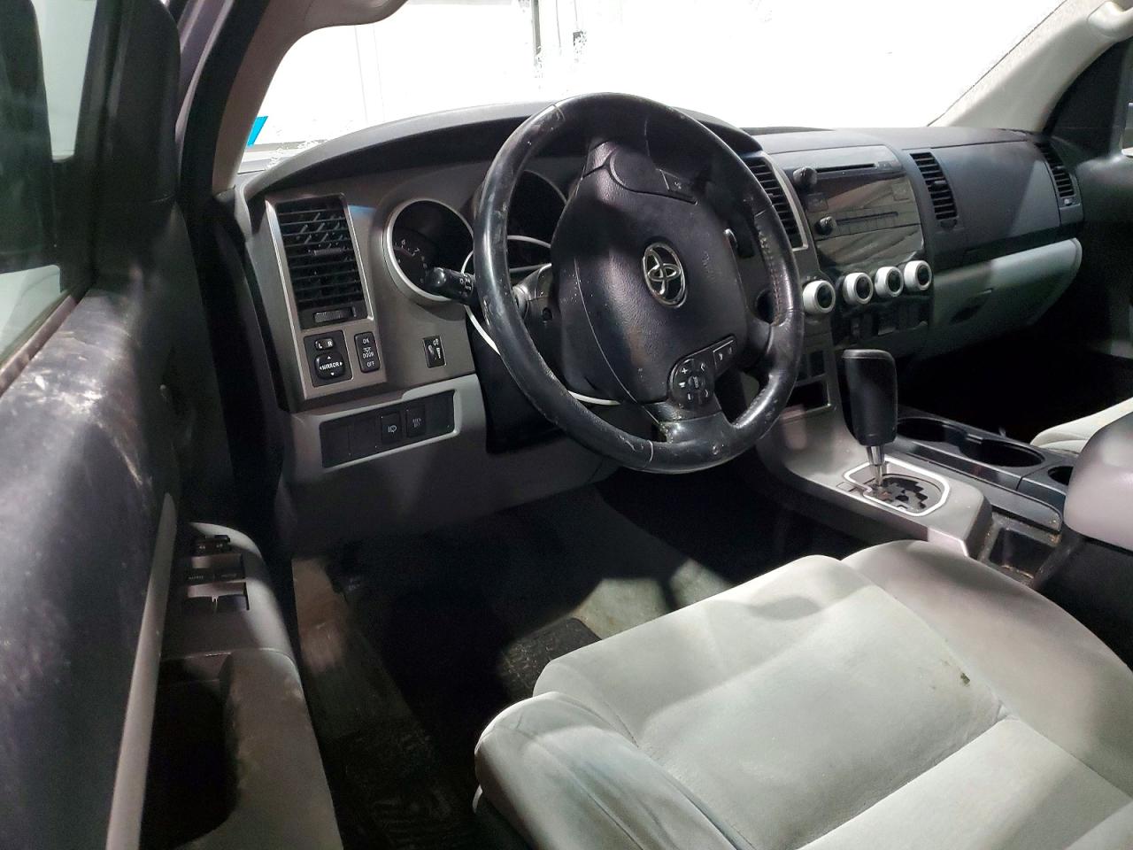 2011 TOYOTA SEQUOIA SR5 photo 8