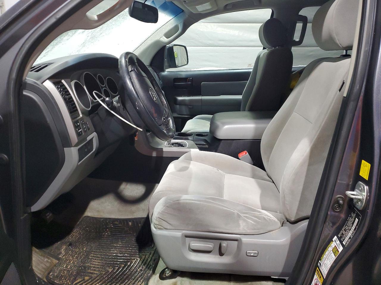 2011 TOYOTA SEQUOIA SR5 photo 7