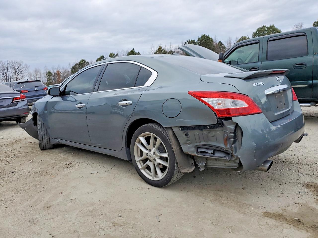2010 NISSAN MAXIMA S photo 2