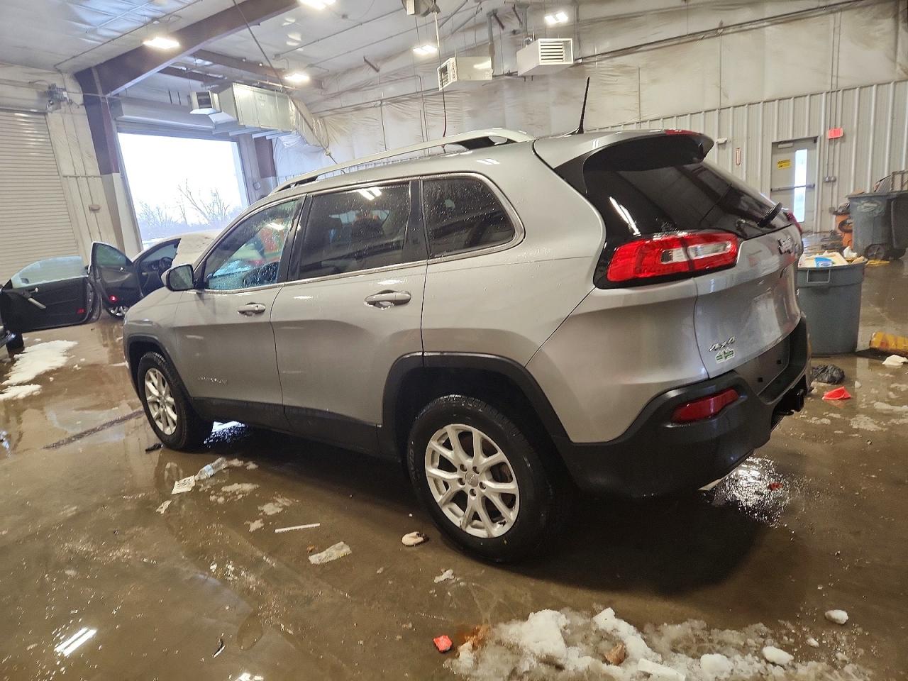 2016 JEEP CHEROKEE LATITUDE photo 2