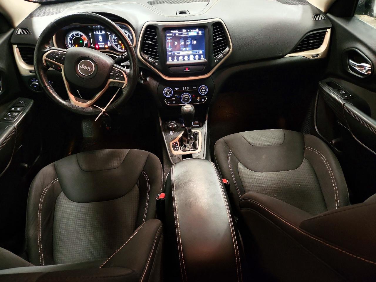 2016 JEEP CHEROKEE LATITUDE photo 8