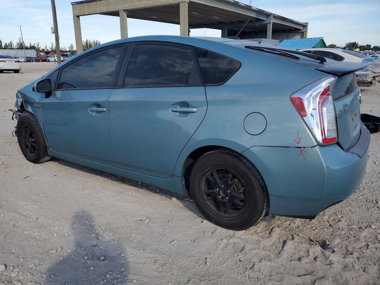 2015 TOYOTA PRIUS photo 2