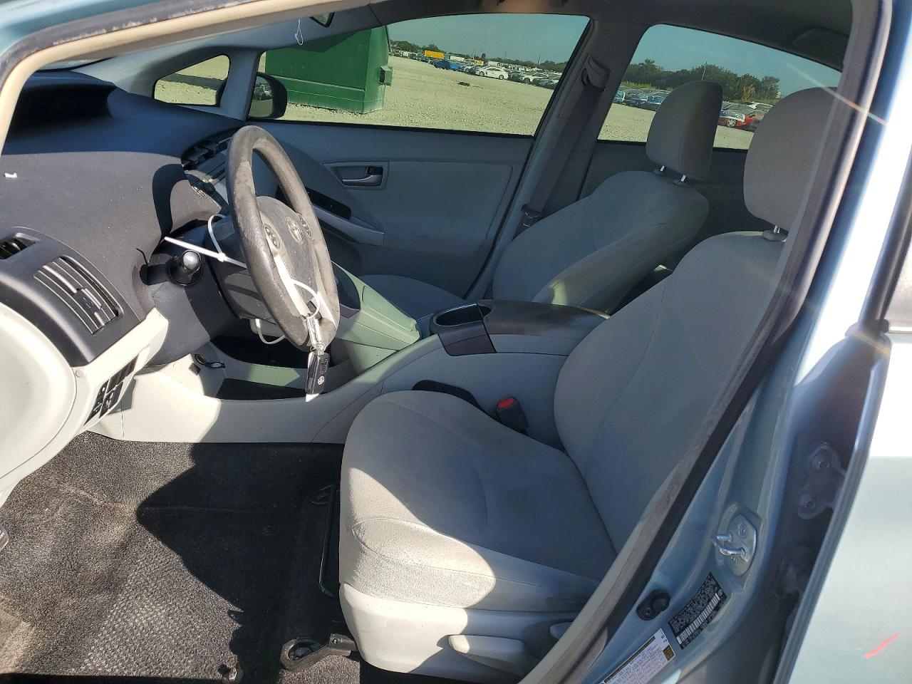2015 TOYOTA PRIUS photo 7