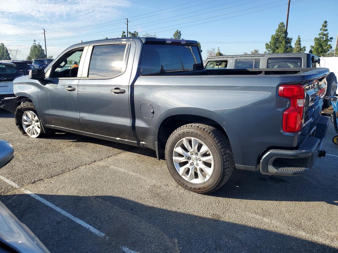 2021 CHEVROLET SILVERADO C1500 CUSTOM photo 2