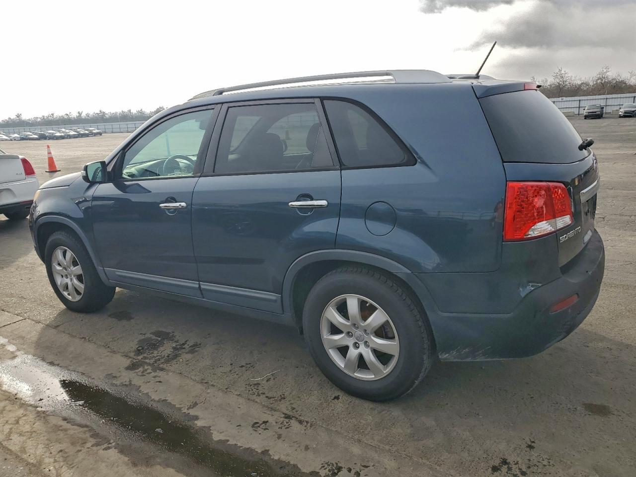 2012 KIA SORENTO BASE photo 2