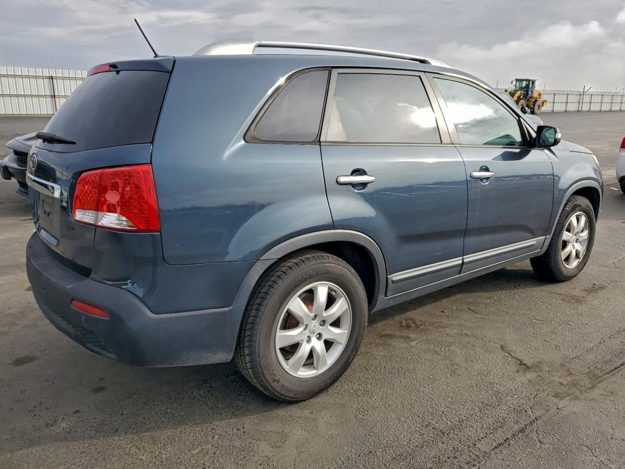 2012 KIA SORENTO BASE photo 3