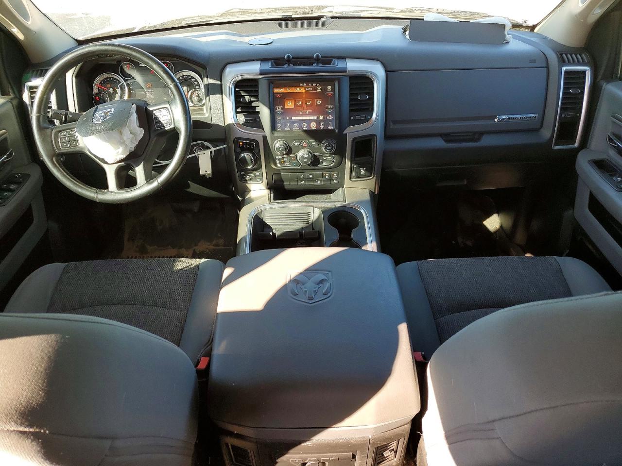 2017 RAM 1500 SLT photo 8