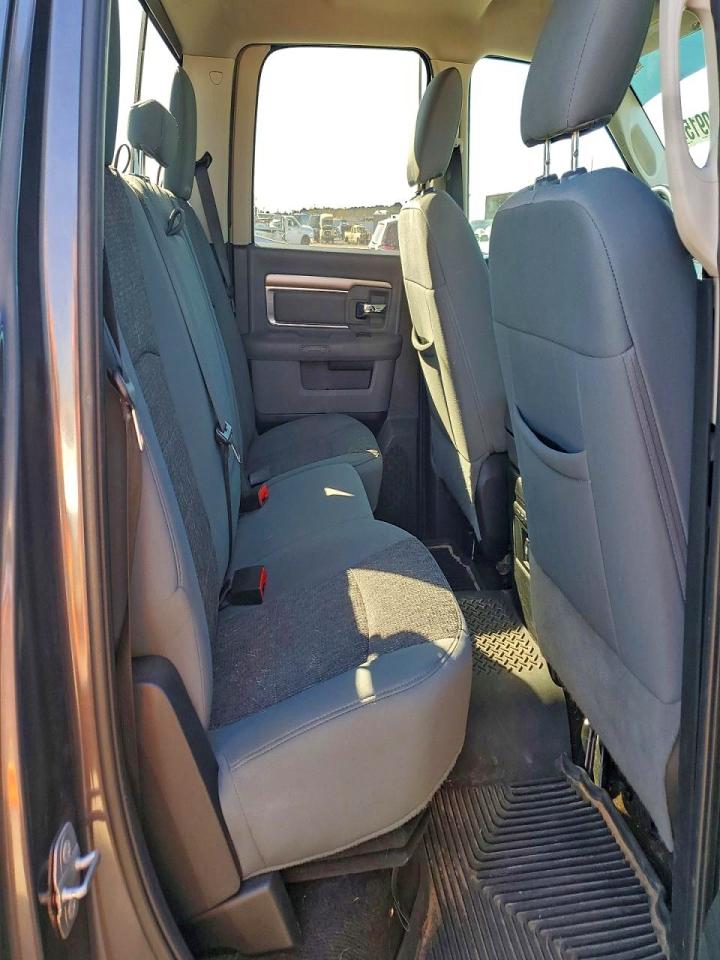 2017 RAM 1500 SLT photo 10