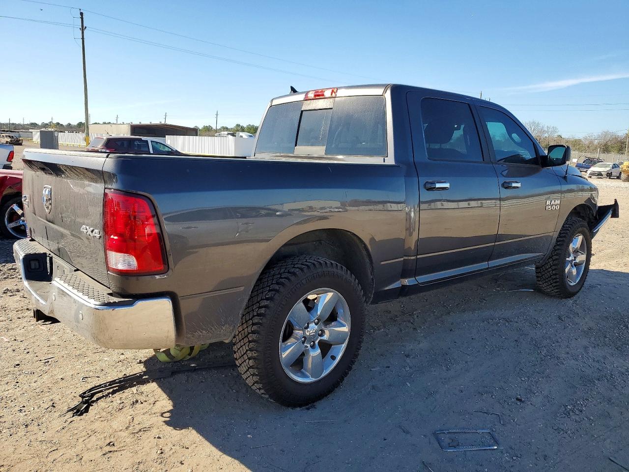 2017 RAM 1500 SLT photo 3