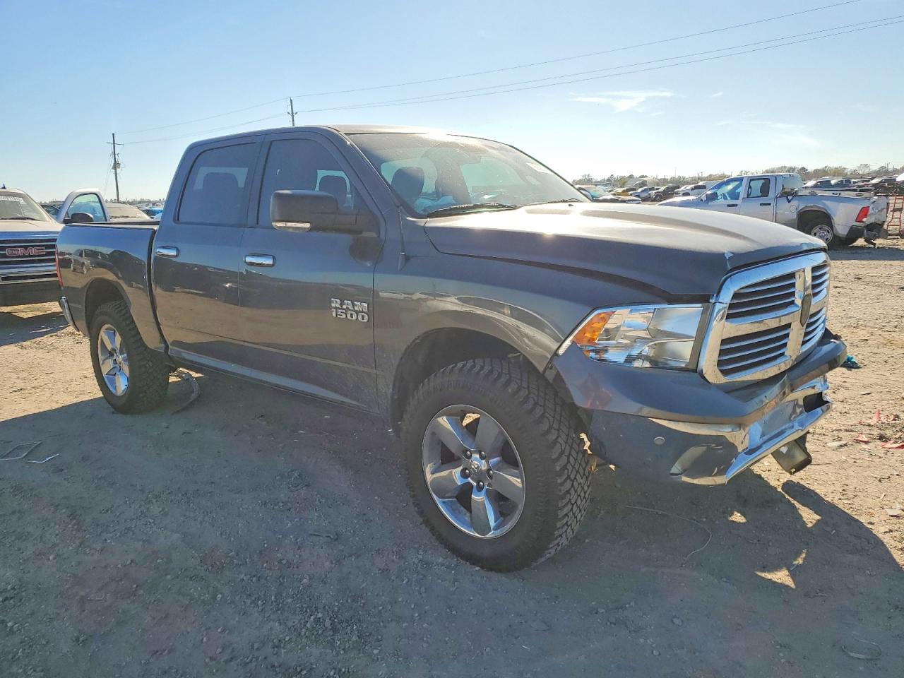 2017 RAM 1500 SLT photo 4