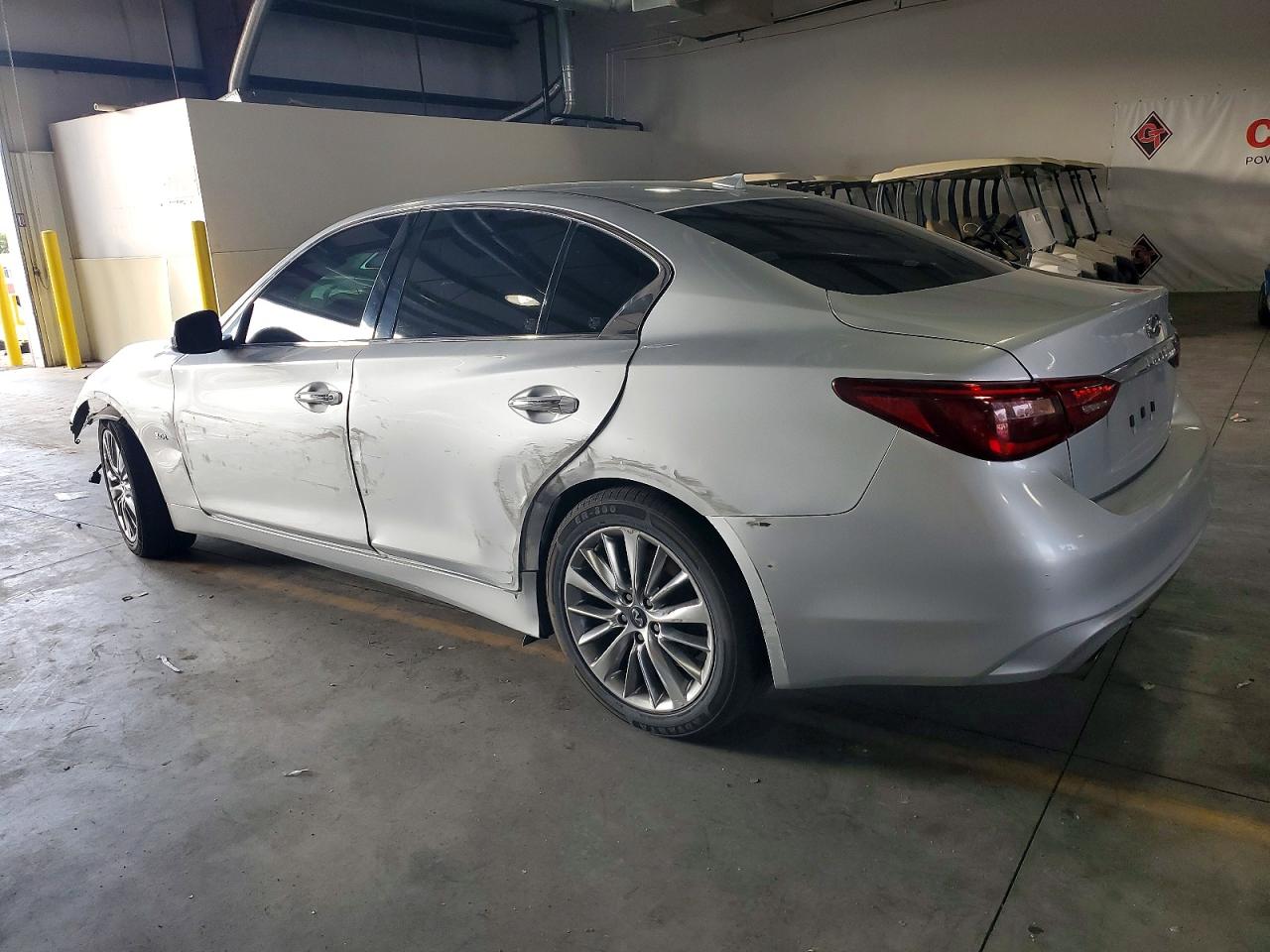 2018 INFINITI Q50 LUXE photo 2