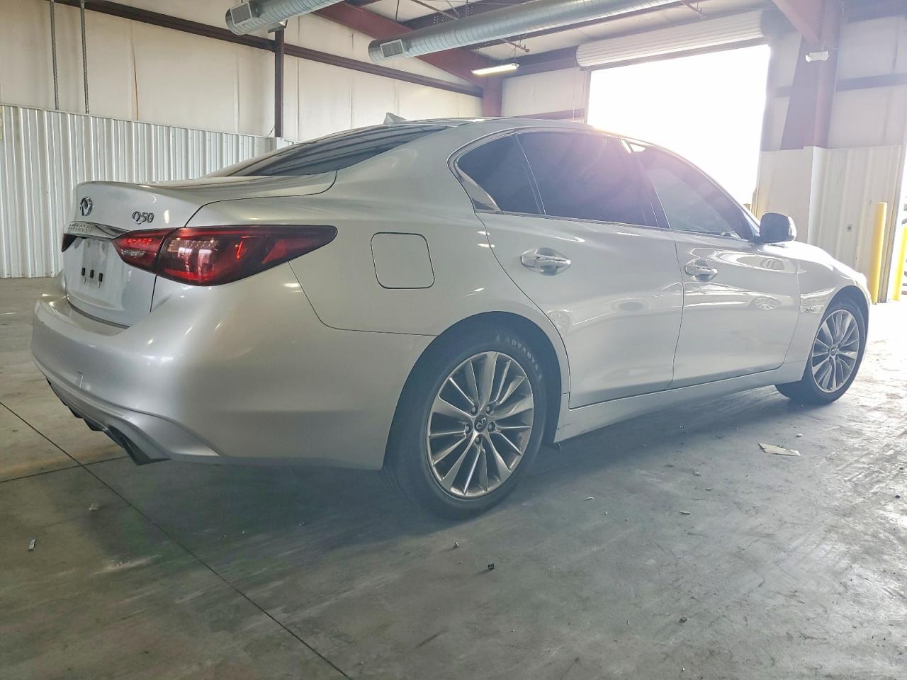2018 INFINITI Q50 LUXE photo 3