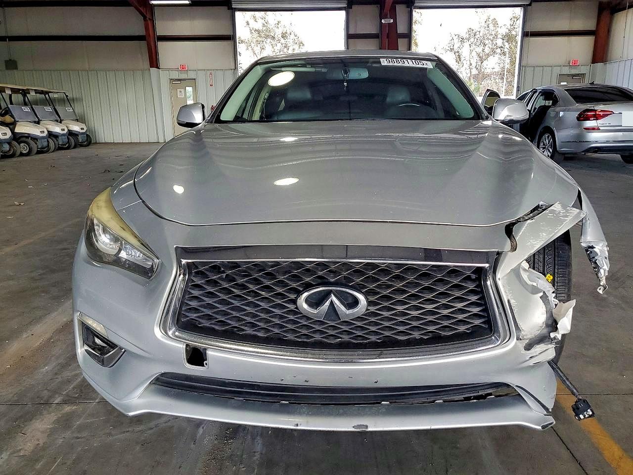 2018 INFINITI Q50 LUXE photo 5