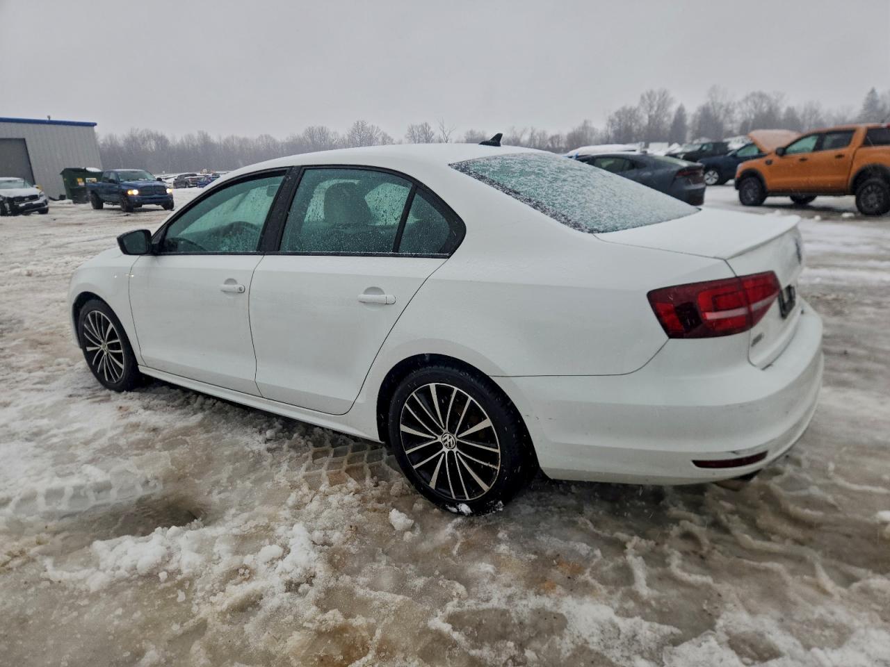 2016 VOLKSWAGEN JETTA SPORT photo 2