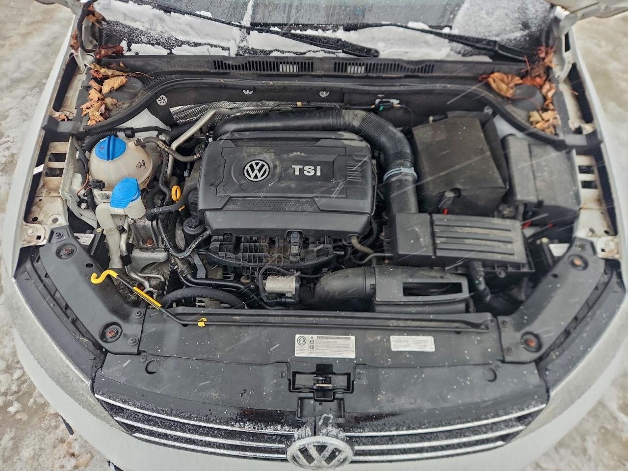 2016 VOLKSWAGEN JETTA SPORT photo 11
