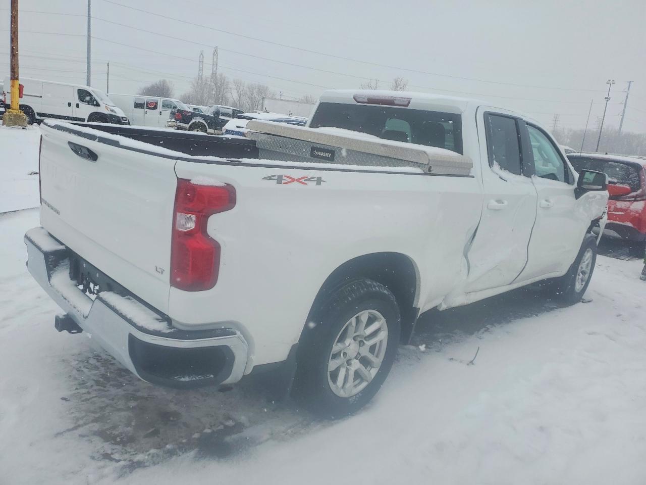 2024 CHEVROLET SILVERADO K1500 LT photo 3