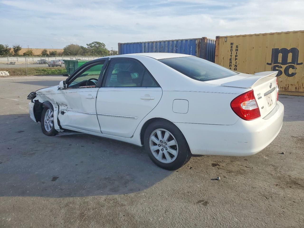 2003 TOYOTA CAMRY LE photo 2