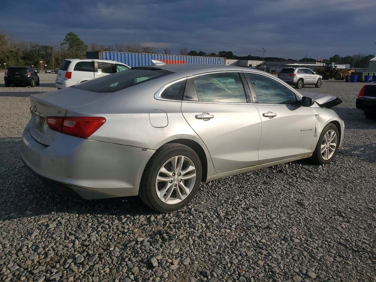 2017 CHEVROLET MALIBU LT photo 3